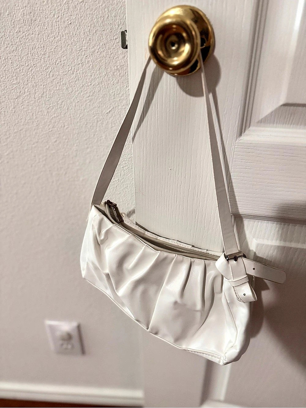 Ruched Shoulder Bag in White Like New
